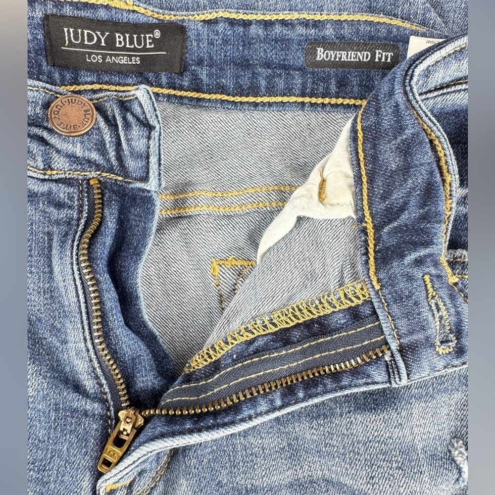 Judy Blue “Boyfriend Fit” Distressed Denim Jeans - Picture 8 of 11